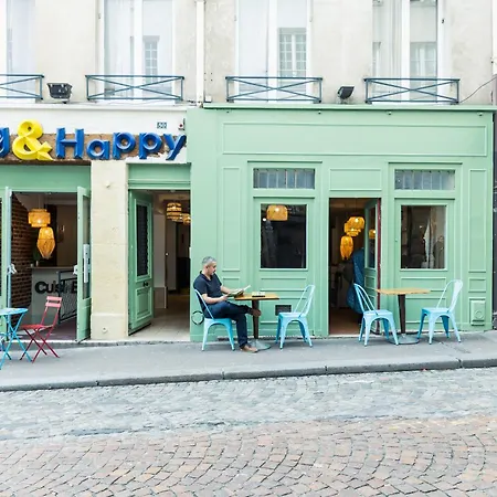 Young And Happy Latin Quarter By Hiphophostels Hostel *