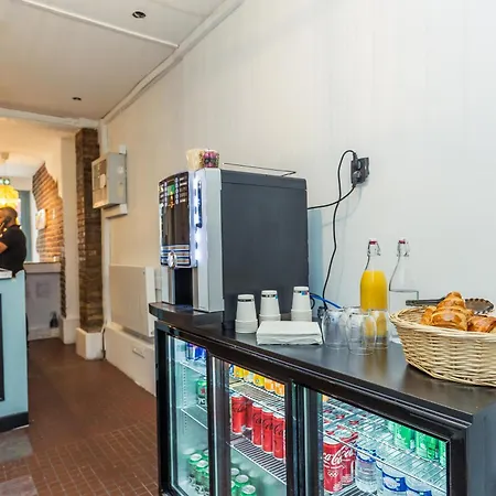 Hostel Young And Happy Latin Quarter By Hiphophostels