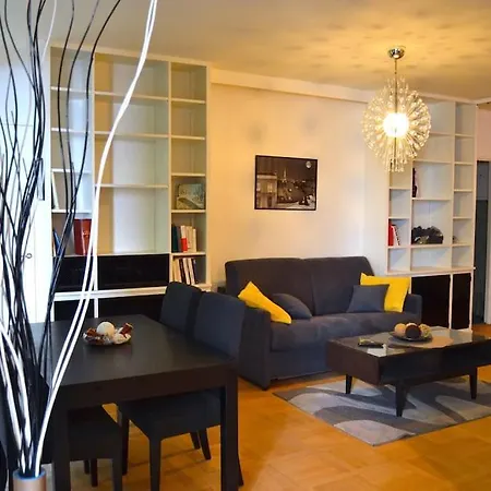 16 -near Champs-elysees 75m2 * Paris