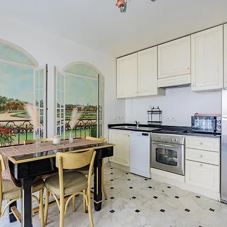 Apartamento Grand Et Central, 8e Pres Elysee Paris