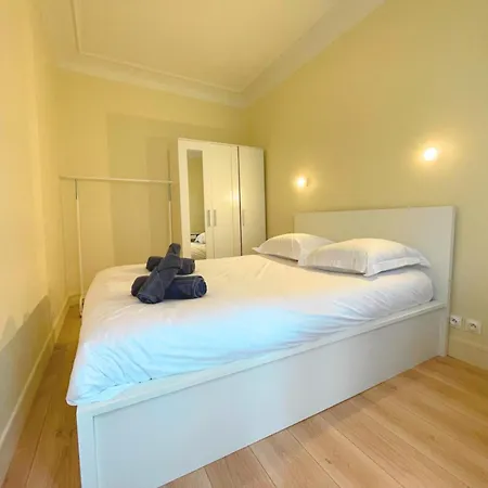Homestay Lit Double Et Salon Avec Canape-lit A 10 Minutes Des Champs Elysees *