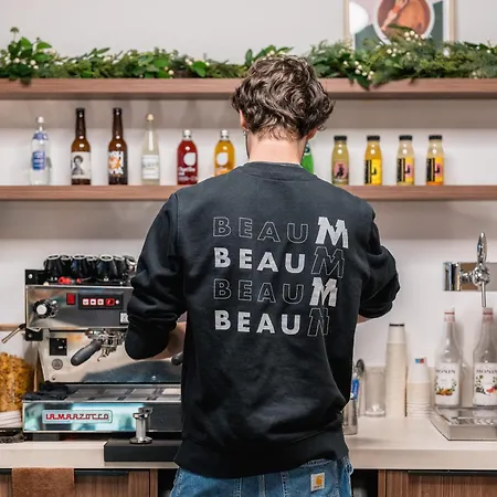 Beau M ホステル パリ