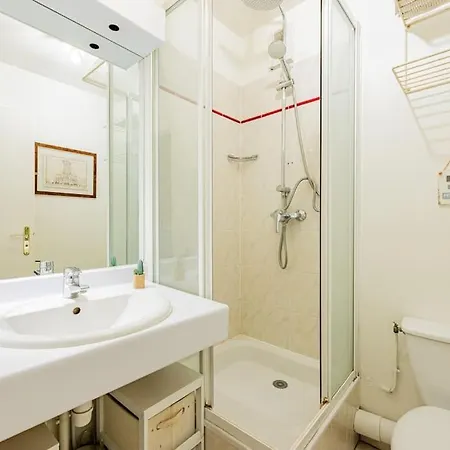 Grand Et Central, 8e Pres Elysee * Paris