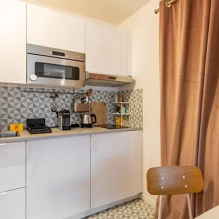 Apartamento Couronnes - Cosy Equipe Et Privatif