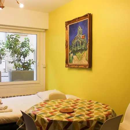 Colored Appt To Beaugrenelle * باريس
