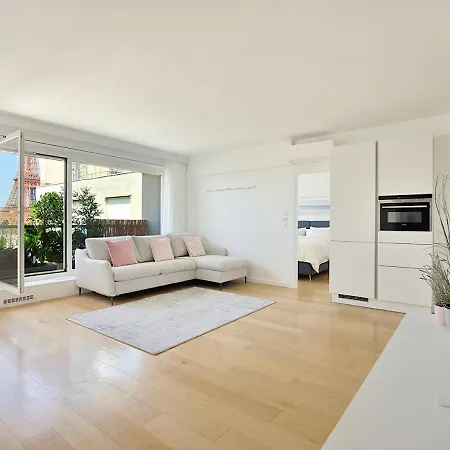 Magical Modern Eiffel Tower, The Million Dollar View Apartment