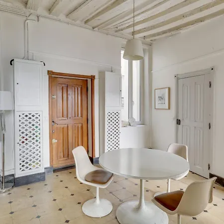 Les Secrets De La Rue Dauphine Apartment