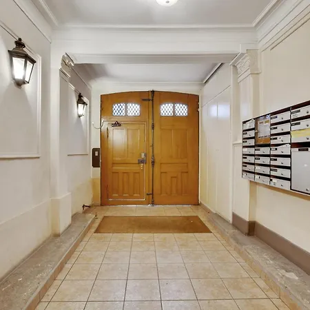 Διαμέρισμα Chic Studio With Terrace In *