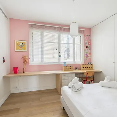 Apt Avec Balcon Design Par Fleur Delesalle 6 Pers Apartment Paris