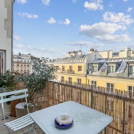Apt Avec Balcon Design Par Fleur Delesalle 6 Pers Apartment Paris