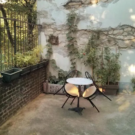 Cosy Quiet And Well Appointed Studio アパート