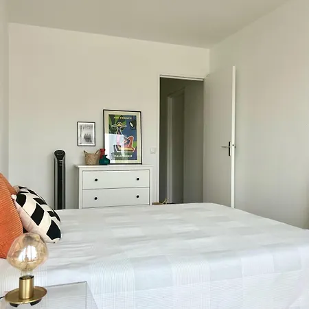 Chambre Tout Confort, Spacieuse, Calme Et Lumineuse Avec Balcon