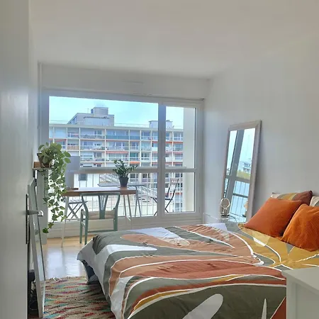Chambre Tout Confort, Spacieuse, Calme Et Lumineuse Avec Balcon *