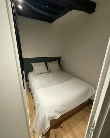 2 Pieces Marais Apartman *