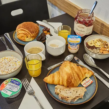 Hotel Hipotel Buttes Chaumont Belleville Paris