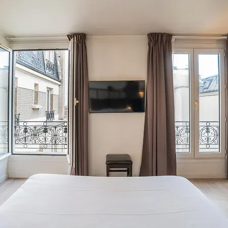 De Flore - Montmartre 3*