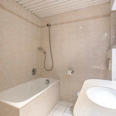 Hotel Terminus Montparnasse 3*