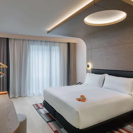 מלון Canopy By Hilton Eiffel Tower 4*