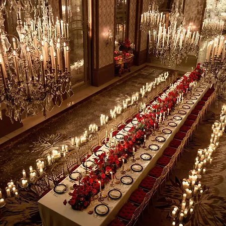 Plaza Athenee - Dorchester Collection Hotell