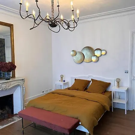 So Chic 72 Montmatre D'exception *