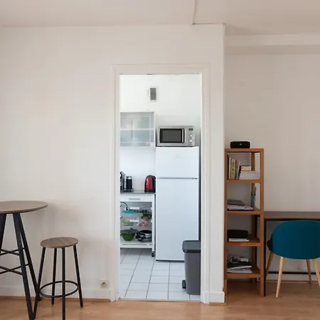 Bright Studio With Terrace Διαμέρισμα *