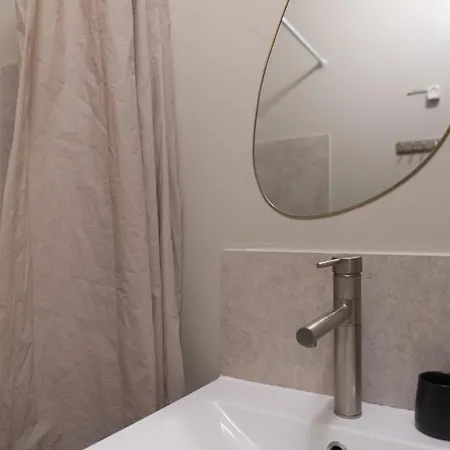 Beautiful Apt Between Pigalle And Montmartre Διαμέρισμα *