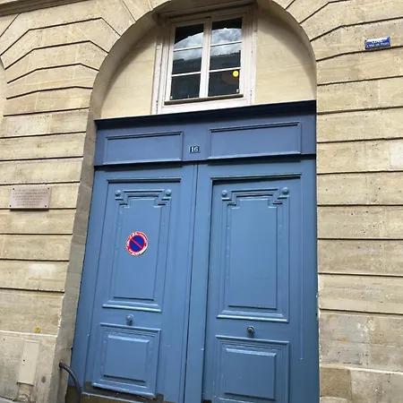 Joli 2 Pieces Proche Marais Apartment *
