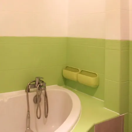 Spacious Family Nest Facing Square Des Epinette باريس