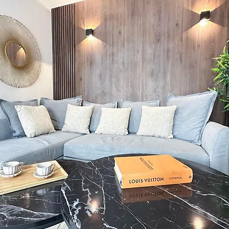 Stylish & Chic Duplex Near Eiffel Tower Paříž