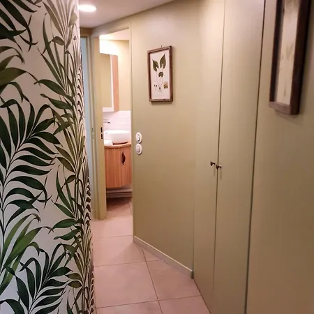 Inter-residences Aupres Multiresidence De L'elysee Aparthotel Parigi