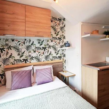 Updated In The Heart Of The Bustling Le Marais District *