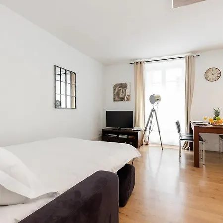Avenue De Mars 2br * Paris