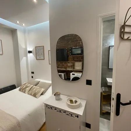 Apartment Petit Au Coeur De Paris