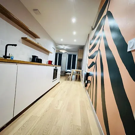 Enghien - New Fully Furnished Διαμέρισμα *