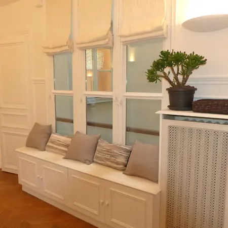 Daire Marvellous Sunbathed 3br At The Heart Of Paris