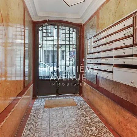 Modernite Et Confort A Montmartre Apartman