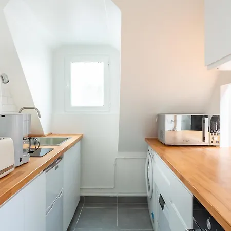 Le Marais, Romantic Loft Apartment! Min 31 Nights From June To December Daire *