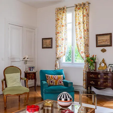 Apartment Veeve - Postcards From The Eiffel Tower *