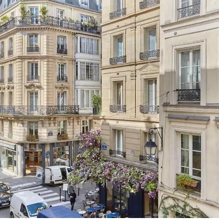 Les Secrets De La Rue Dauphine Apartment