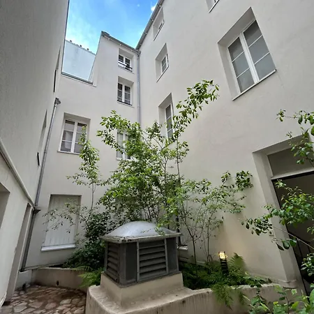 Appartement Grand Studio Entierement Renove Au Coeur De