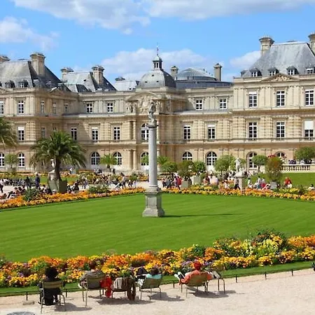 Warm And Bright Front Of Jardin Du Luxembourg Apartment