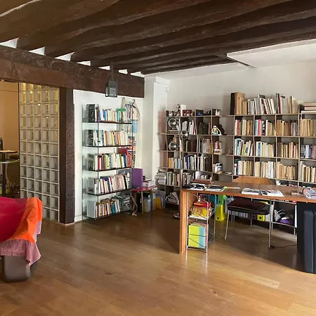 Saint-paul Le Marais Apartment