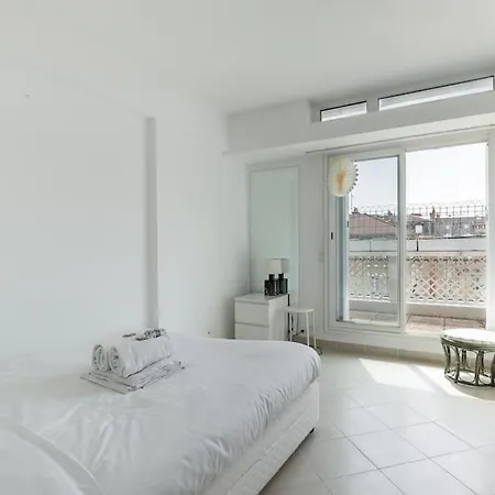 Vaugirard Lecourbe 2br Avec Balcon 巴黎