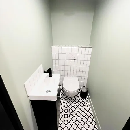 شقة بير لاشيس *