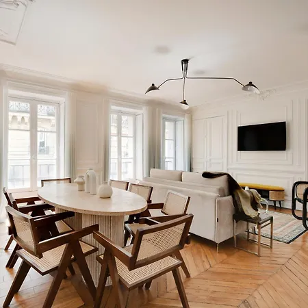 Parisian Luxury & Charm - St Germain Париж