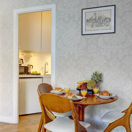Eiffel Tower - 1br With Balcony - Cityapartmentstay شقة *