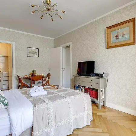 Eiffel Tower - 1br With Balcony - Cityapartmentstay شقة باريس