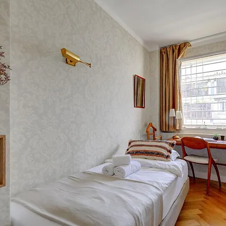 Eiffel Tower - 1br With Balcony - Cityapartmentstay شقة باريس
