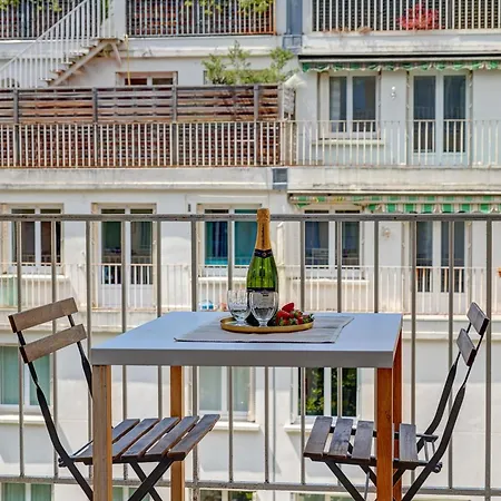 Eiffel Tower - 1br With Balcony - Cityapartmentstay