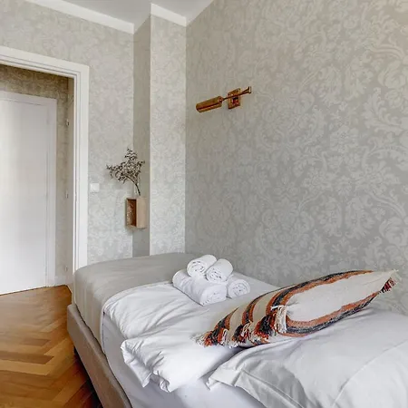 Eiffel Tower - 1br With Balcony - Cityapartmentstay شقة باريس